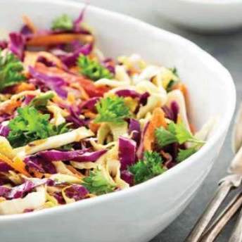 Zencefil fıstık soslu Asya slaw