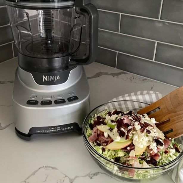 Akçaağaç Soslu Sonbahar Elma Salatası