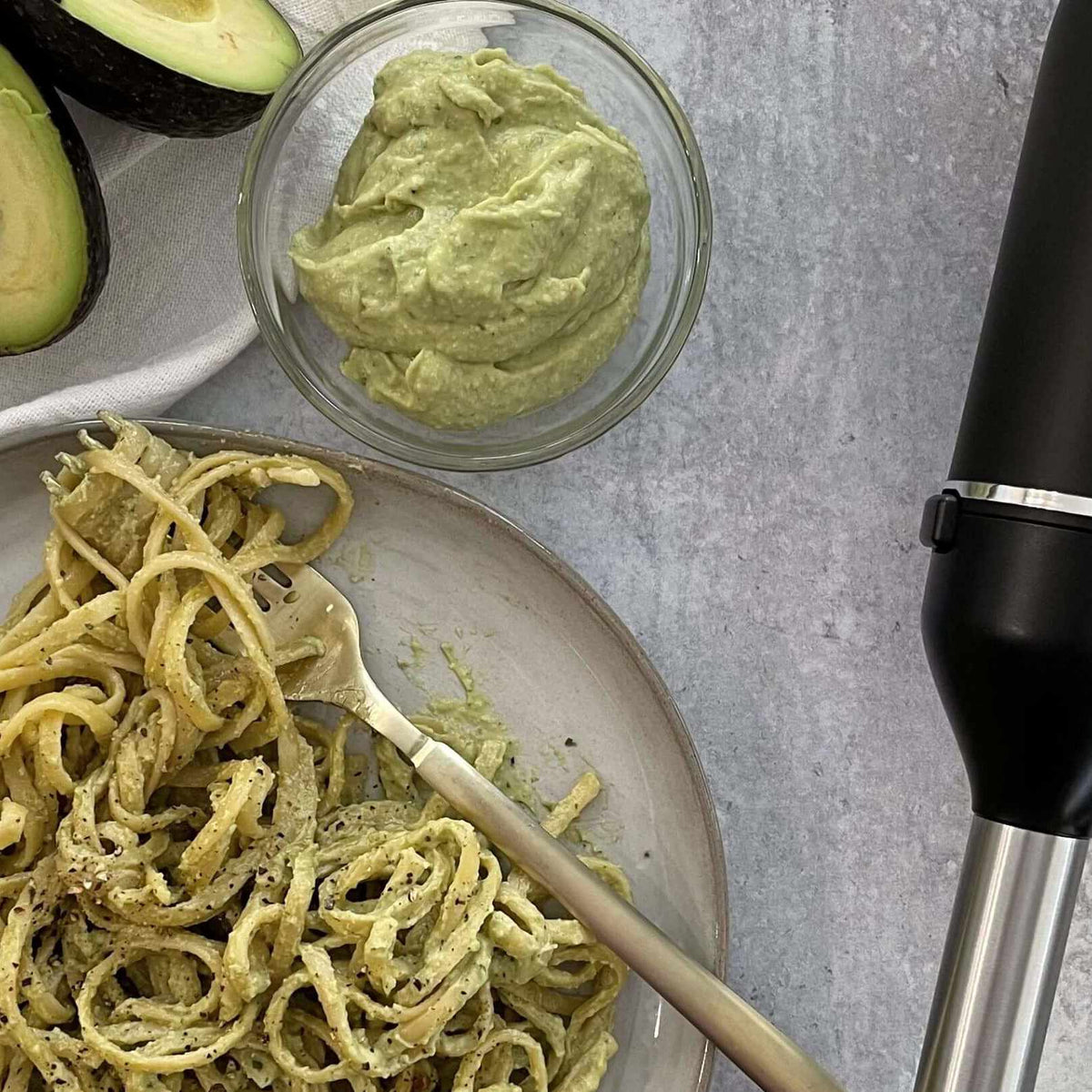 Avokadolu pesto