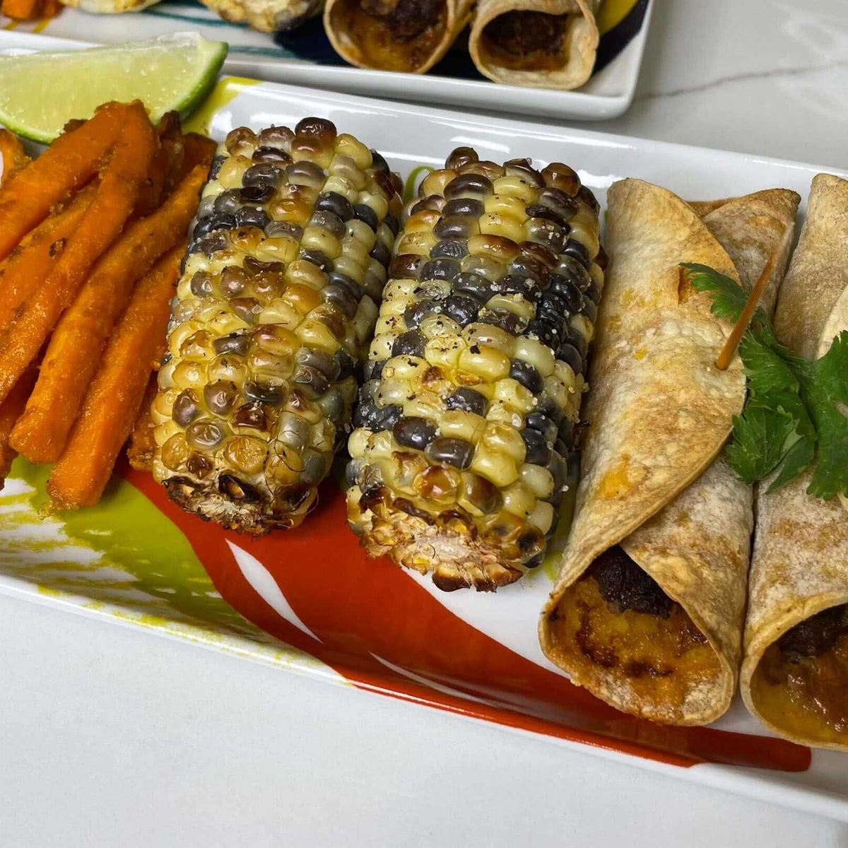 Dana Taquito, Tatlı Patates Kızartması ve Chili Limonlu Mısır