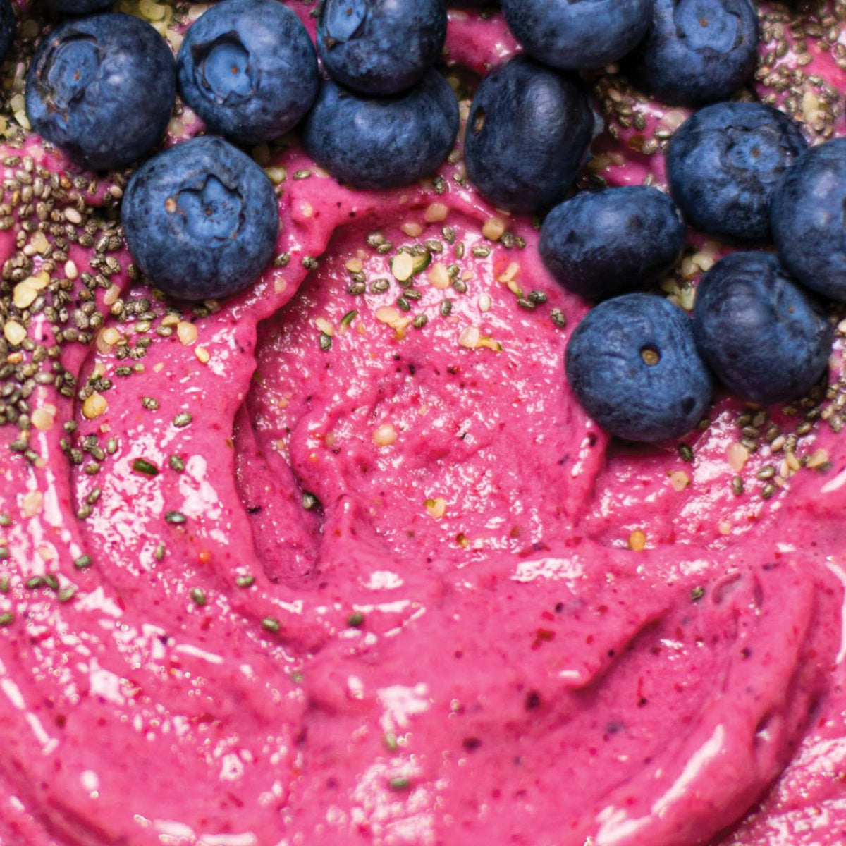 Yaban mersinli blast smoothie bowl