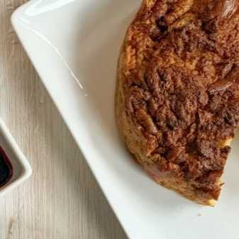 Meyve Soslu Ekmek Pudingi