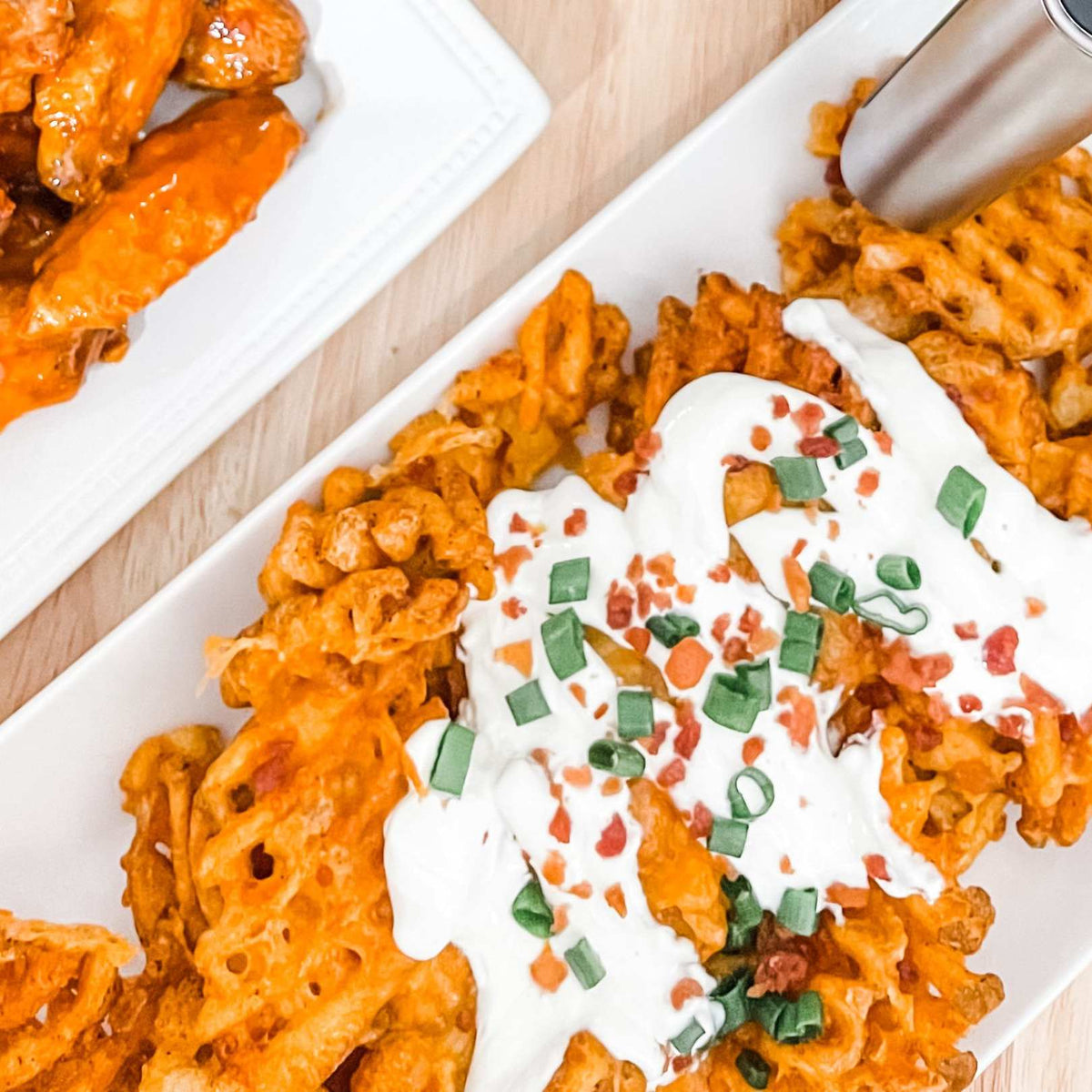 Buffalo kanatlar ve dolgulu waffle patates kızartması