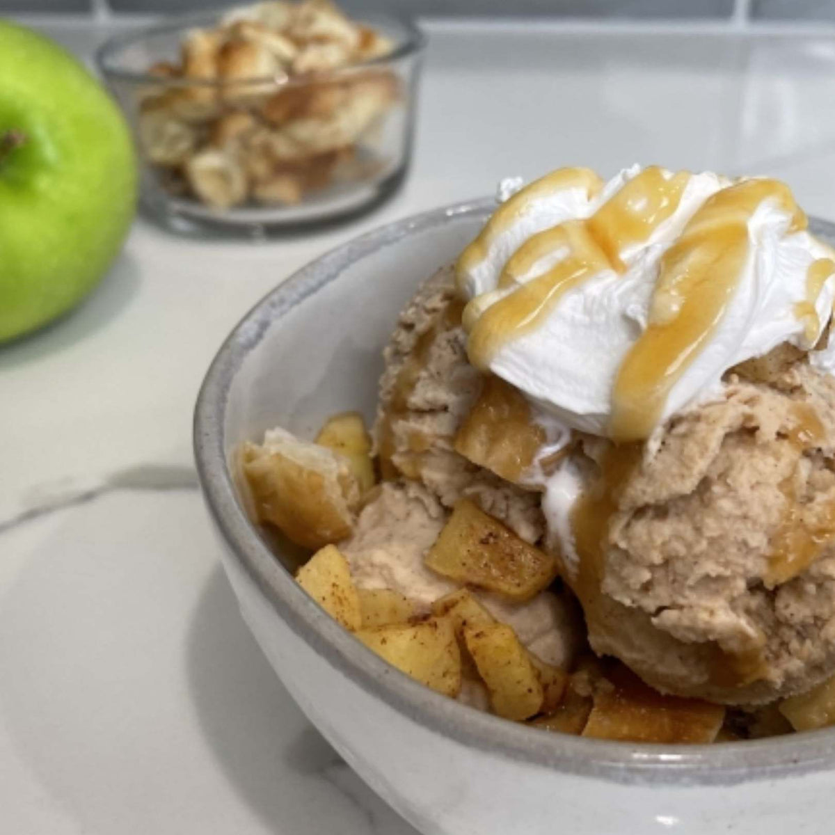 Karamelli Elma Şıralı Donut Sundae