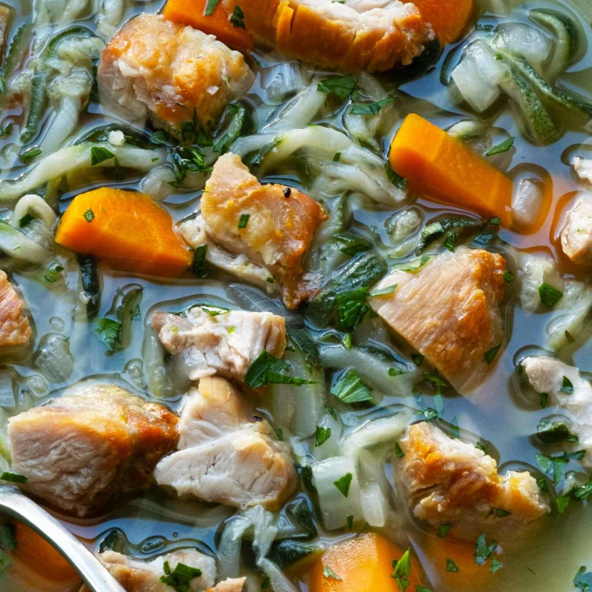 Tavuklu Zoodle Çorbası