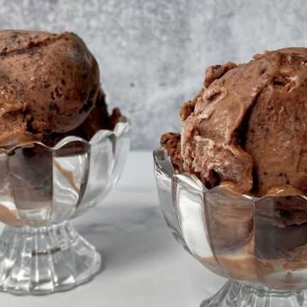 Çikolatalı brownie parçalı dondurma
