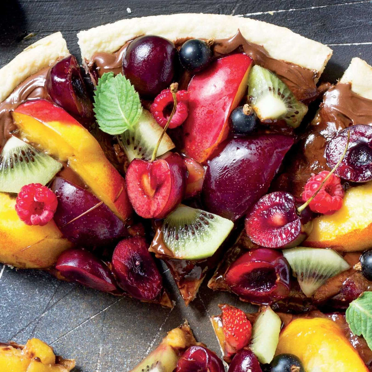 Çikolatalı Meyveli Tatlı Pizza