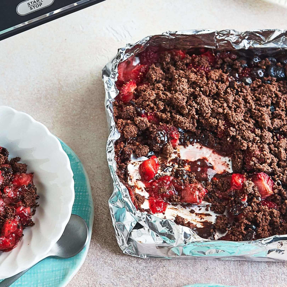 Çikolatalı çilekli crumble