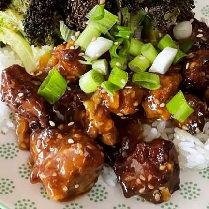 Brokoli ve Pirinçli Çıtır Portakallı Seitan