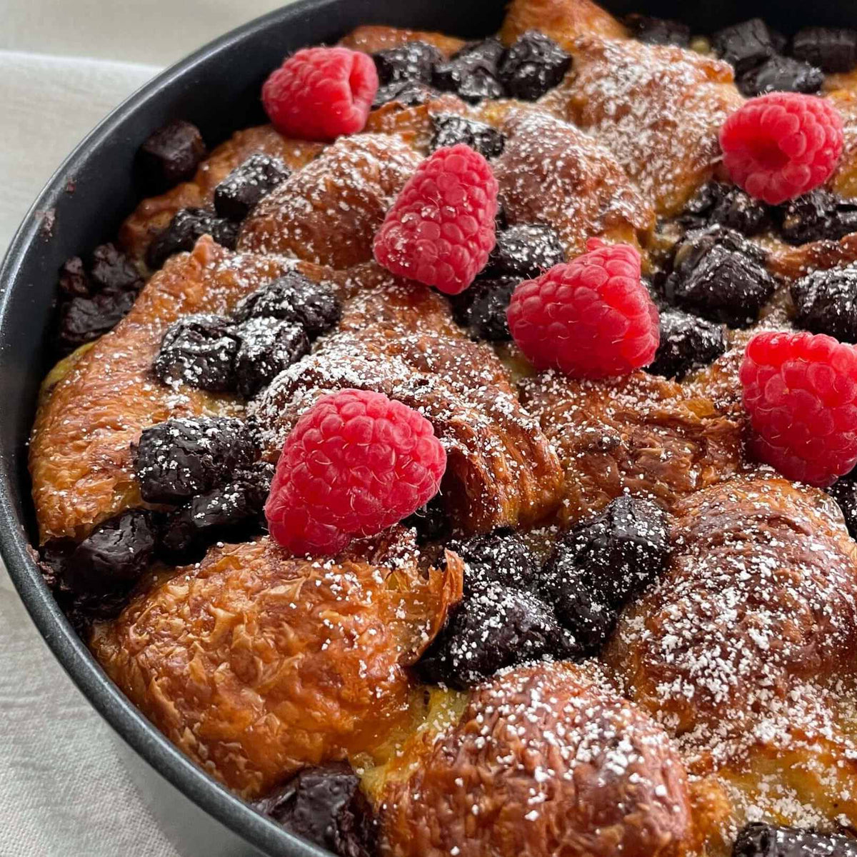 Bitter Çikolatalı Kruvasan Bread Pudding