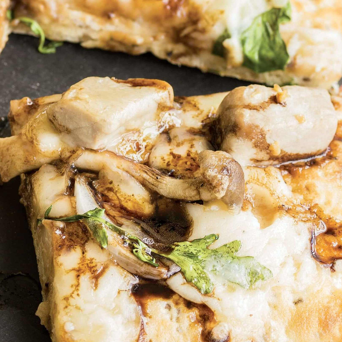 Detroit Usulü Mantarlı Pizza