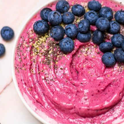 Ejder Meyveli Yoğurt Smoothie Bowl