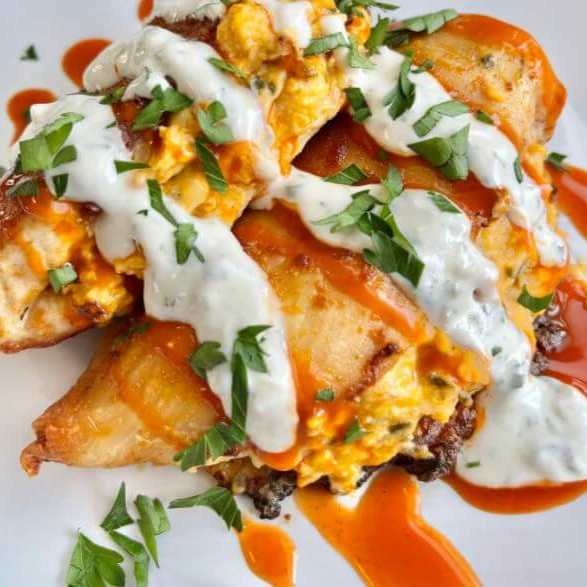 Sarımsaklı Buffalo Blue Cheese Dolgulu Tavuk