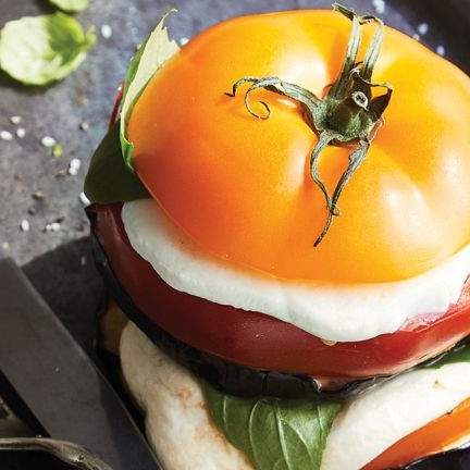 Izgara Patlıcan, Domates ve Mozzarella Katları