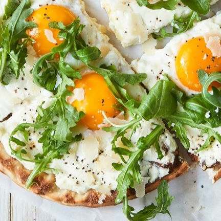 Yumurtalı ve Yeşillikli Izgara Pizza