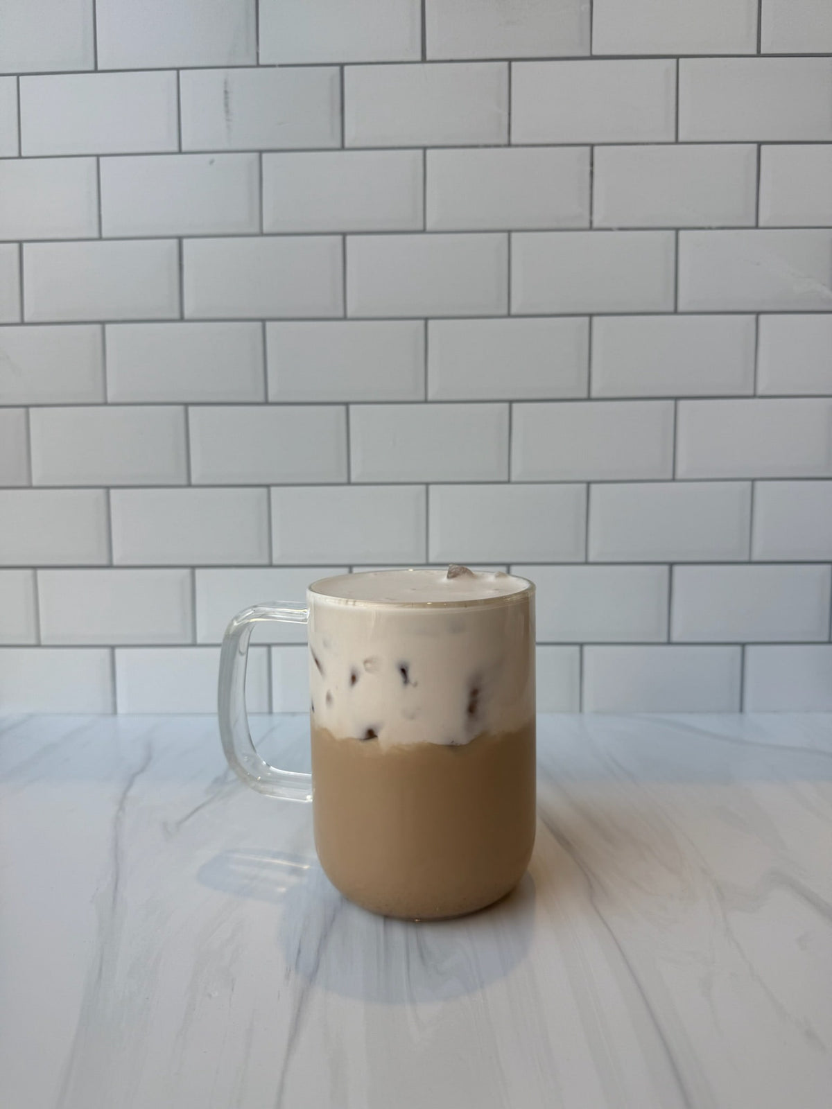Iced çikolatalı çilekli latte