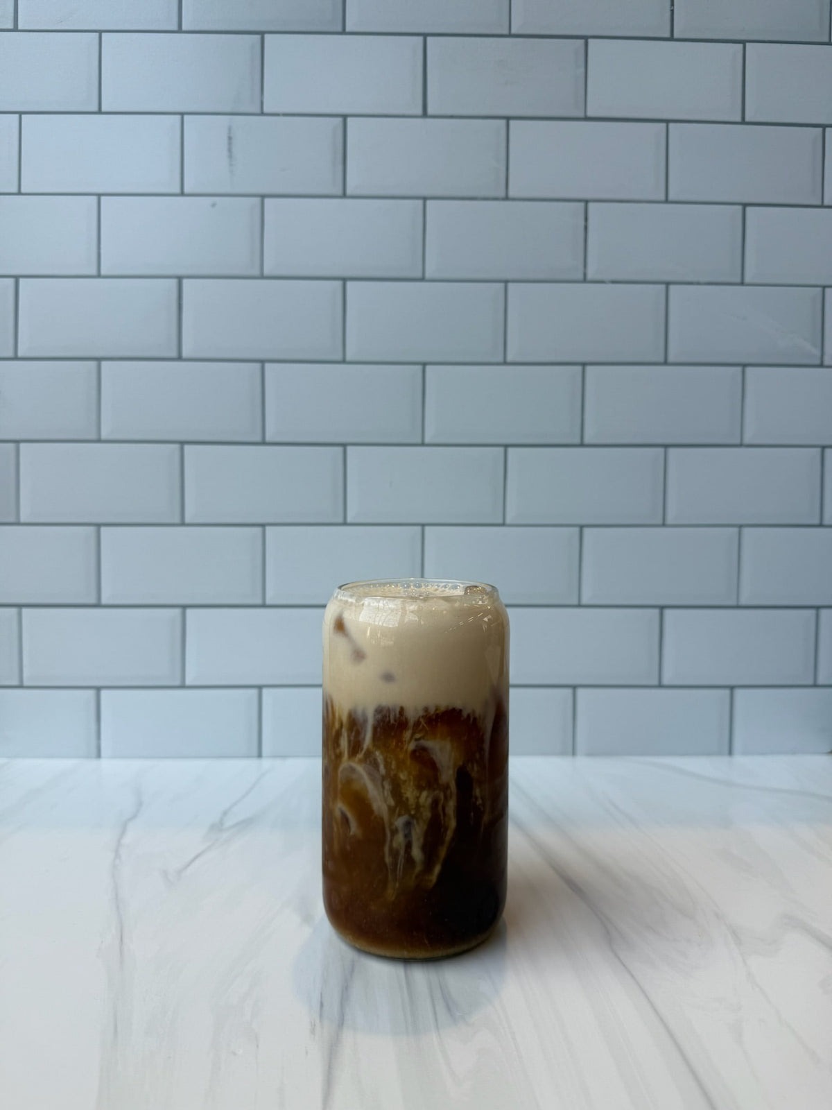 Vanilya proteinli cold foam'lu iced coffee