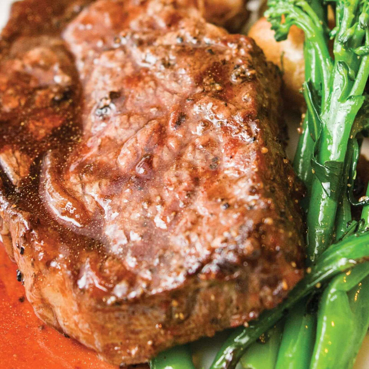 Biftek ve Broccolini’li Tatlı Patates Püresi