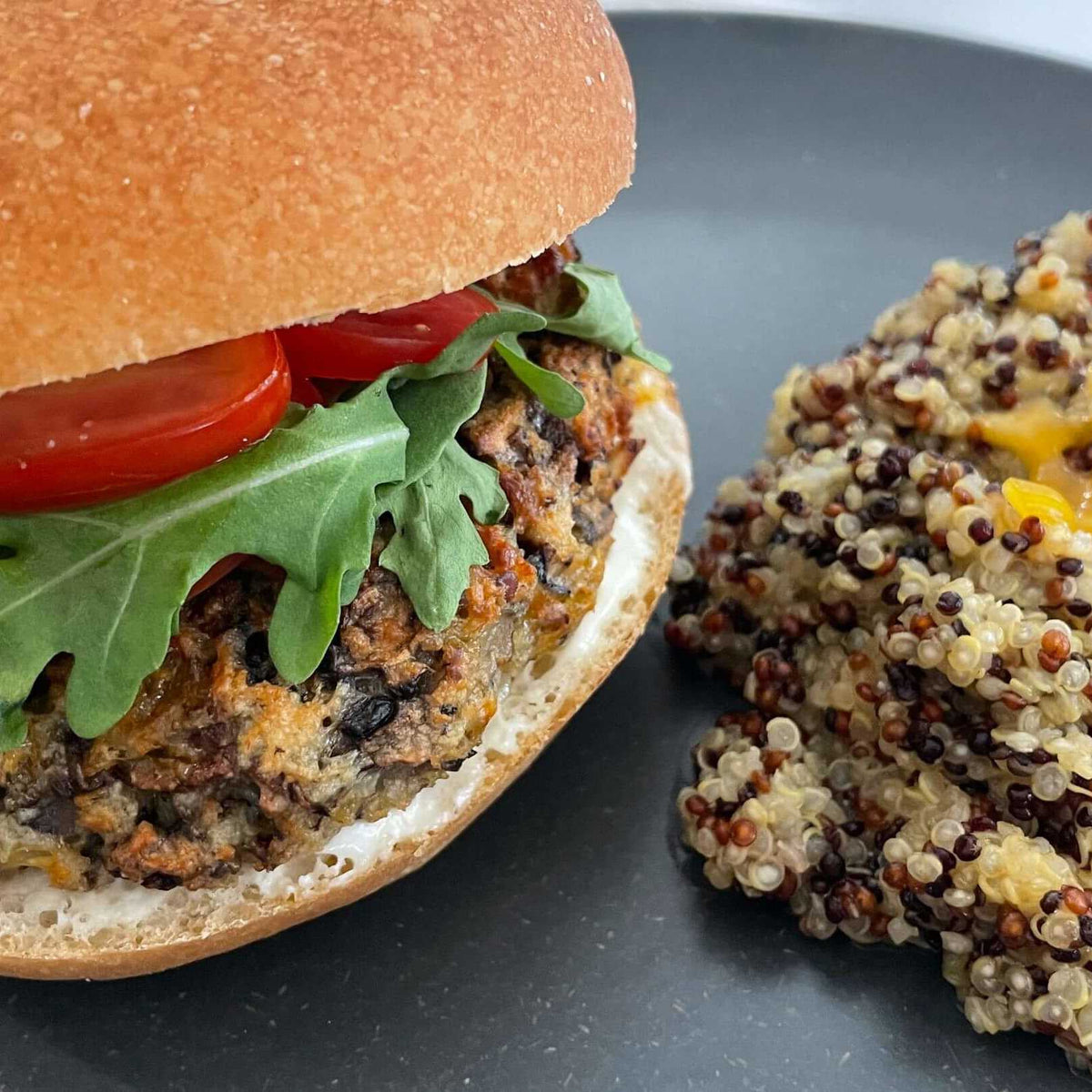 Mantar Burger ve Peynirli Kinoa