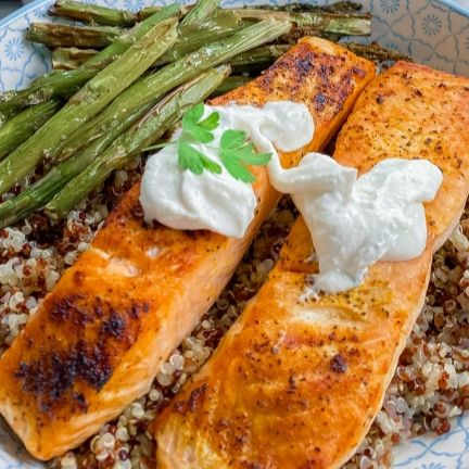 Somonlu Kuşkonmazlı Quinoa Bowl