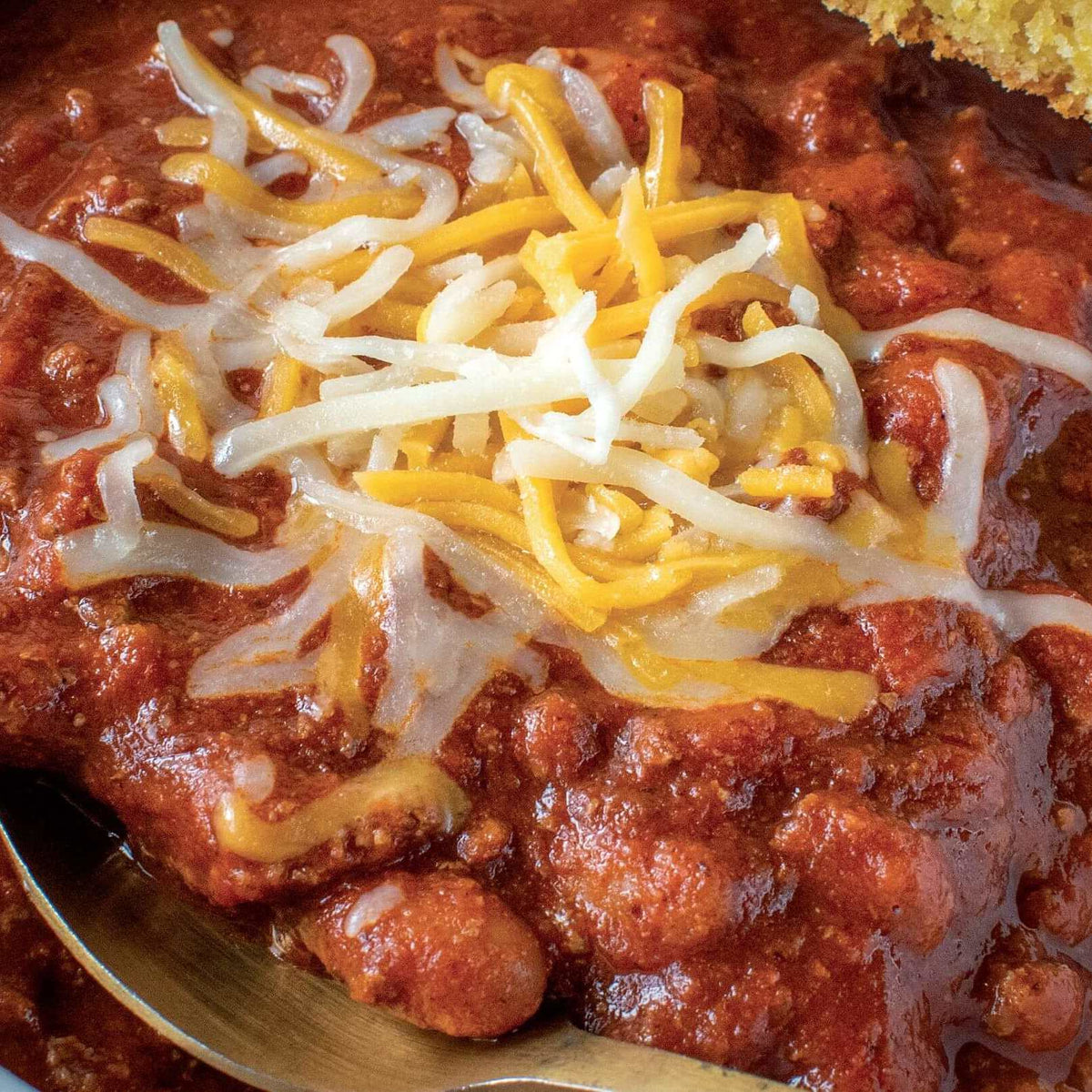 Slow cooker hindi chili ve mısır ekmeği