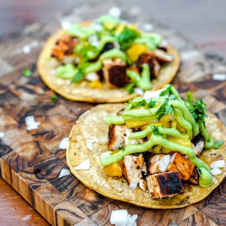 Tütsülenmiş Tavuk ve Izgara Ananas Taco