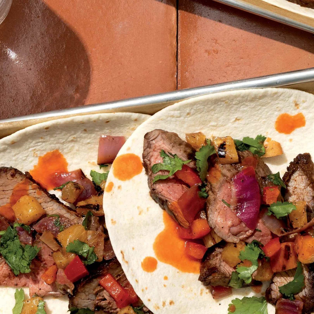 Ananas Salsalı Tütsülenmiş Tri-Tip Taco