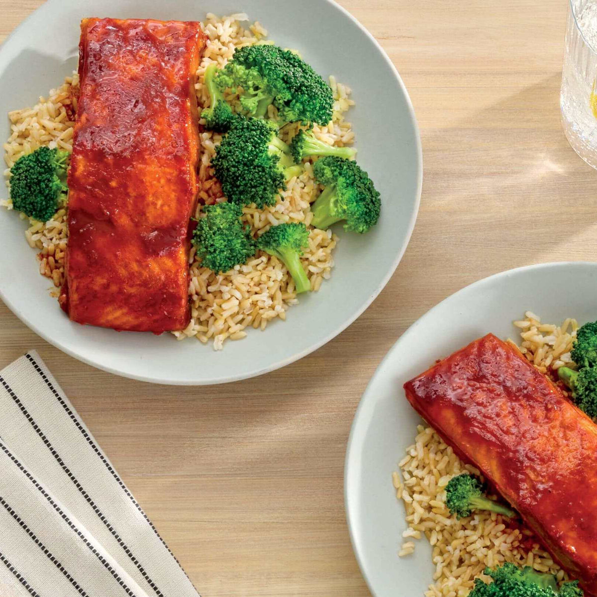 Soya Ballı Salmon, Esmer Pirinç ve Brokoli