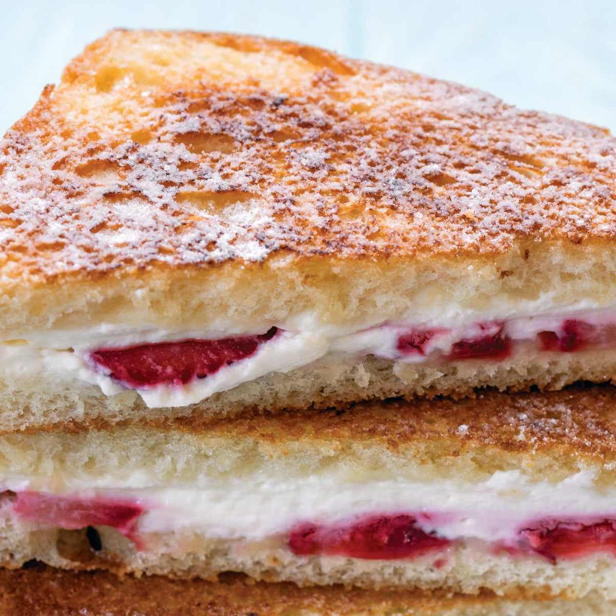 Çilekli Cheesecake Dolgulu French Toast