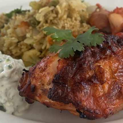 Tandoori tavuk ve sebzeli biryani pirinci