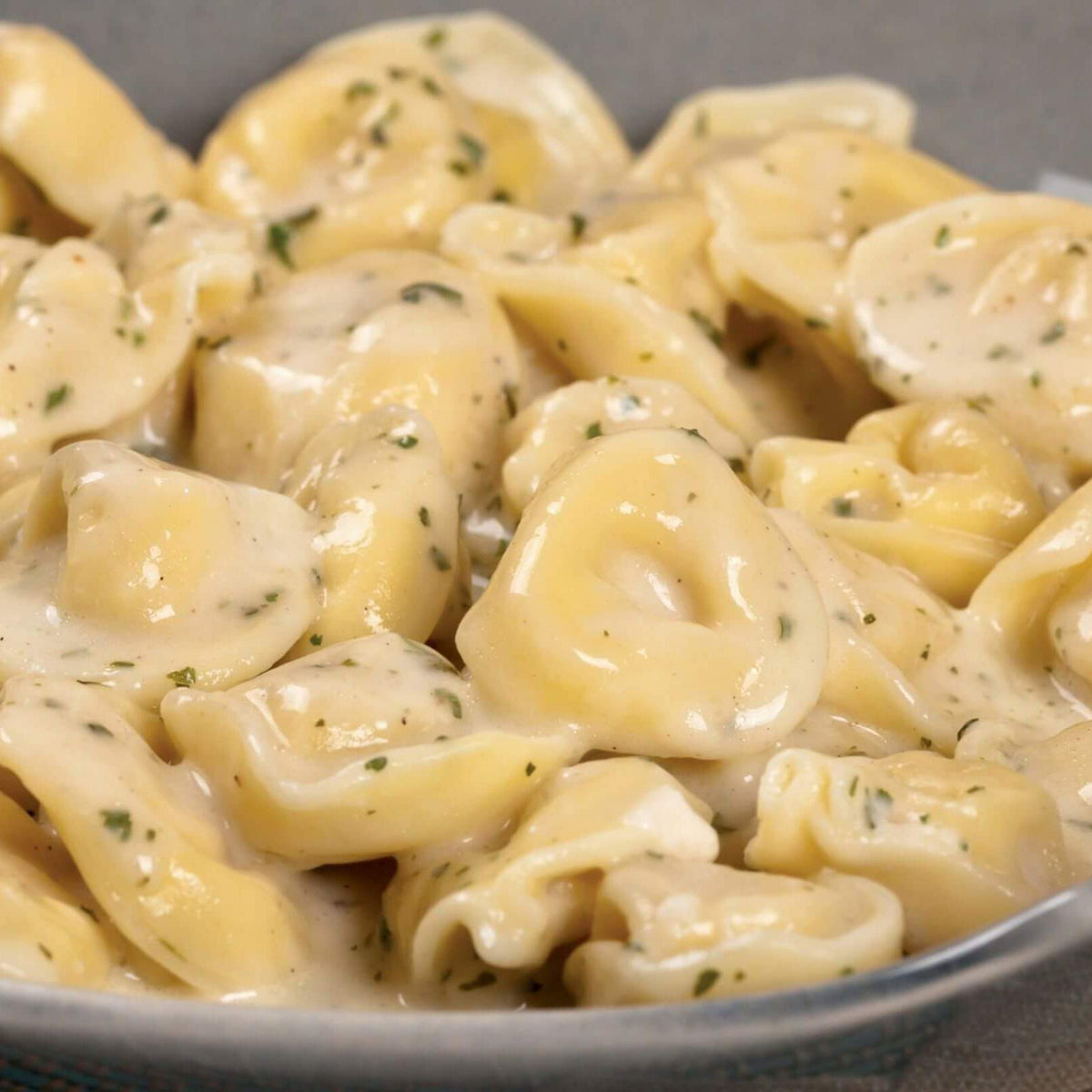 Tortellini Alfredo Gratin ve Kavrulmuş Sarımsaklı Brokoli