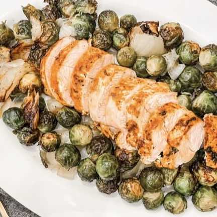 Pastırmalı Brüksel Lahanası ve Tava Soslu Hindi Göğsü