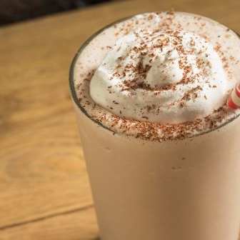Vegan fıstık ezmeli kurabiye milkshake