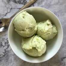 Beyaz üzüm ve mürver çiçeği sorbet
